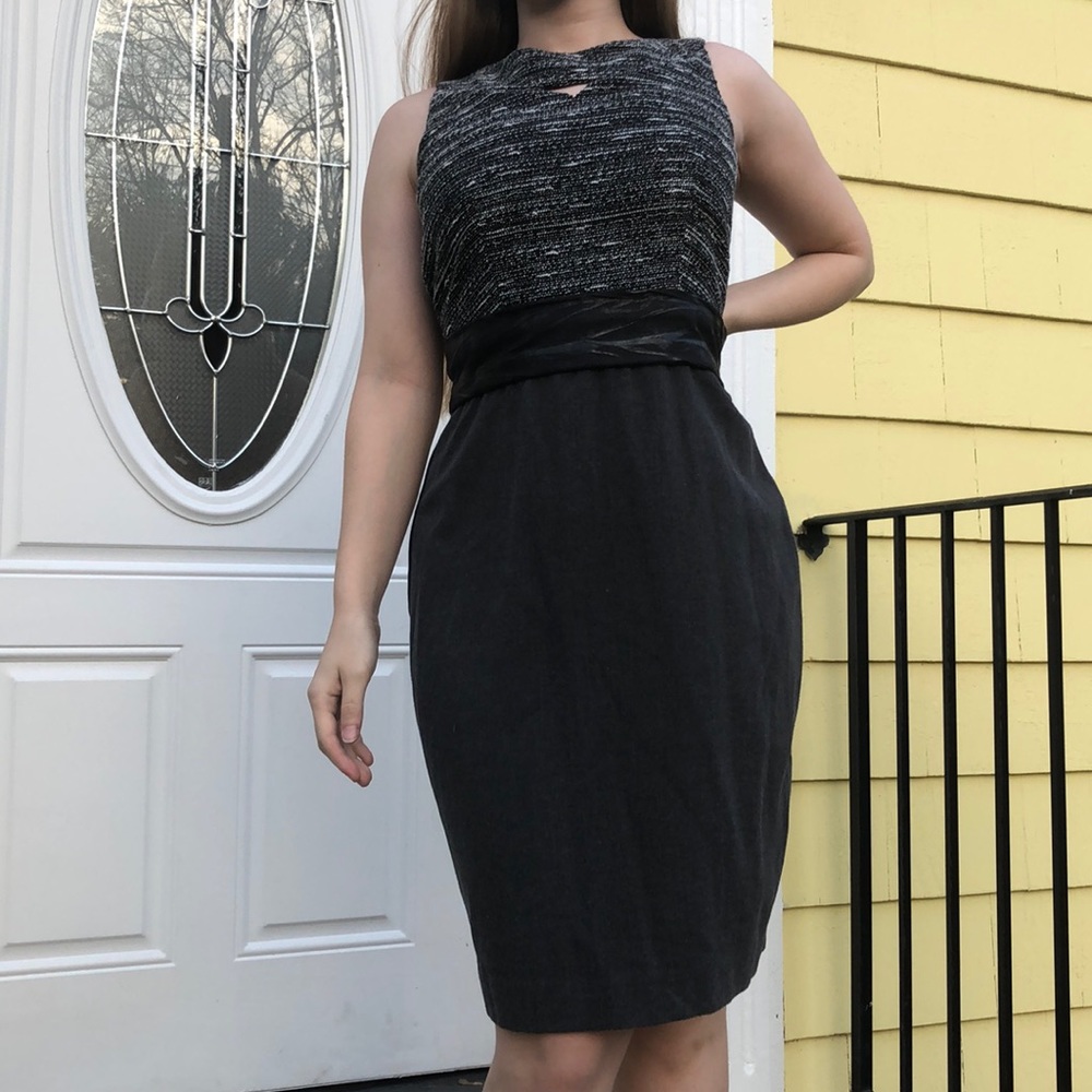 Black Halo 6 gray/tweed midi with cut-outs.